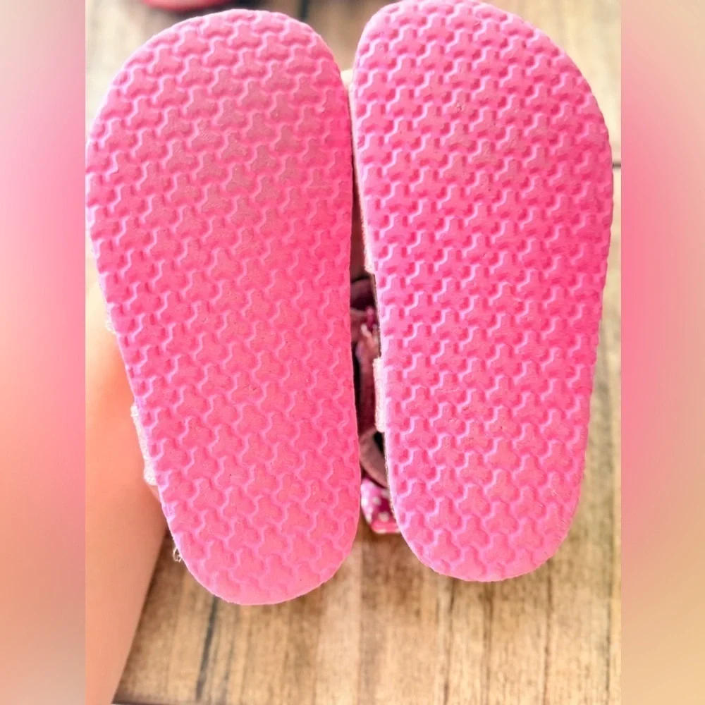 Disney Minnie Mouse glitter sandals for girls featuring a pink polka dot bow 10